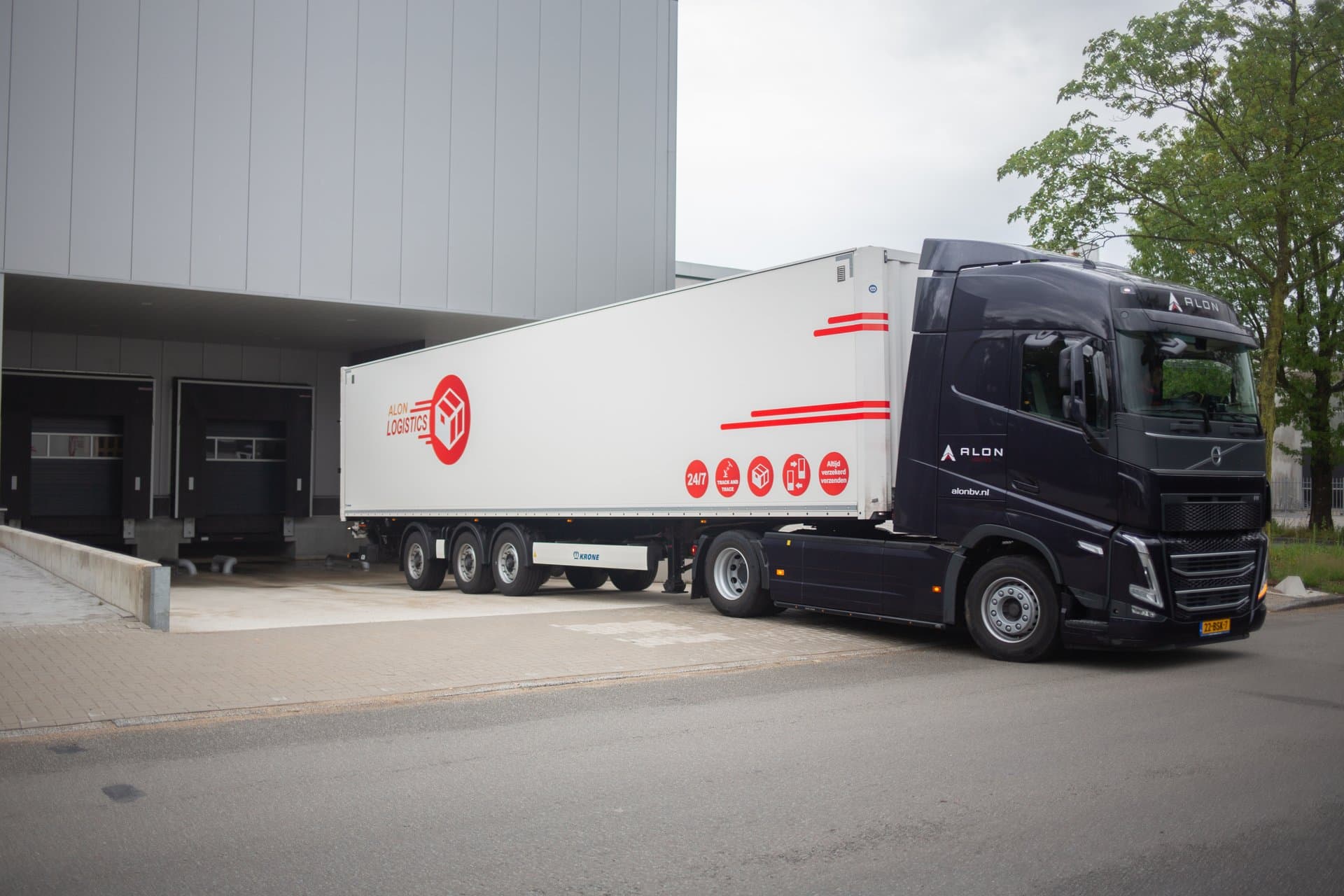 Loodsverhuur Veenendaal — loods met dockfaciliteiten voor cross-docking, opslag en warehousing